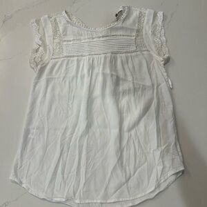 Women’s white lace sleeveless blouse